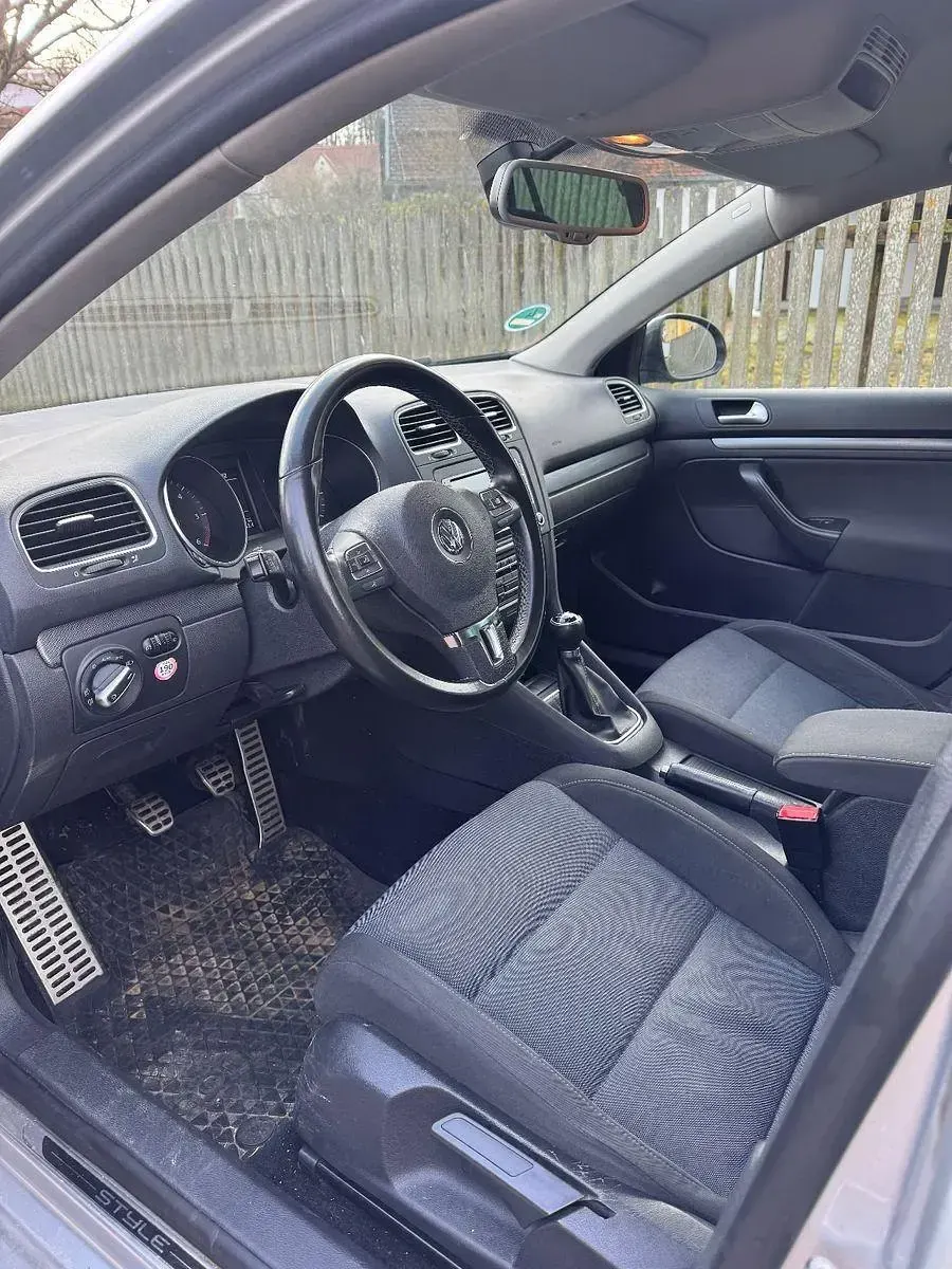 Gebraucht VW Golf VI Comfortline 105 PS (77 kW) 2011 Grau Kombi