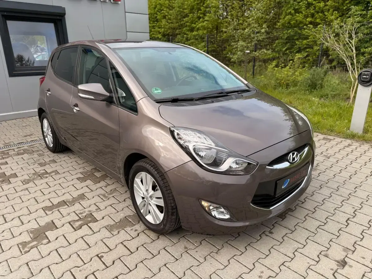 Gebraucht Hyundai ix20 Edition 125 PS (91 kW) 2014 Braun Kleinwagen