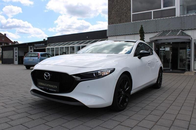 Weiß Gebraucht 2023 Mazda 3 Homura-Line Limousine | 23.990 € (Guter Preis) - Bild 1/4