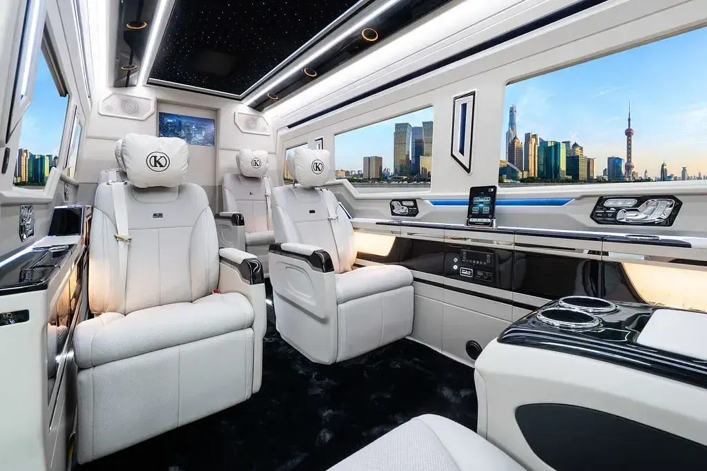 Neu Mercedes Sprinter Luxury 190 PS (139 kW) 2025 Schwarz Van
