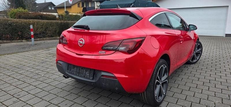 Gebraucht Opel Astra GTC Edition 179 PS (131 kW) 2012 Rot Limousine