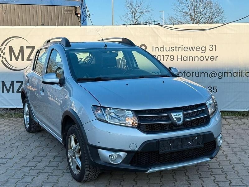 Gebraucht Dacia Sandero Prestige 90 PS (66 kW) 2014 Silber Limousine