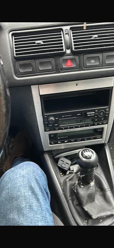 Gebraucht VW Golf IV 100 PS (73 kW) 2003 Schwarz Kleinwagen