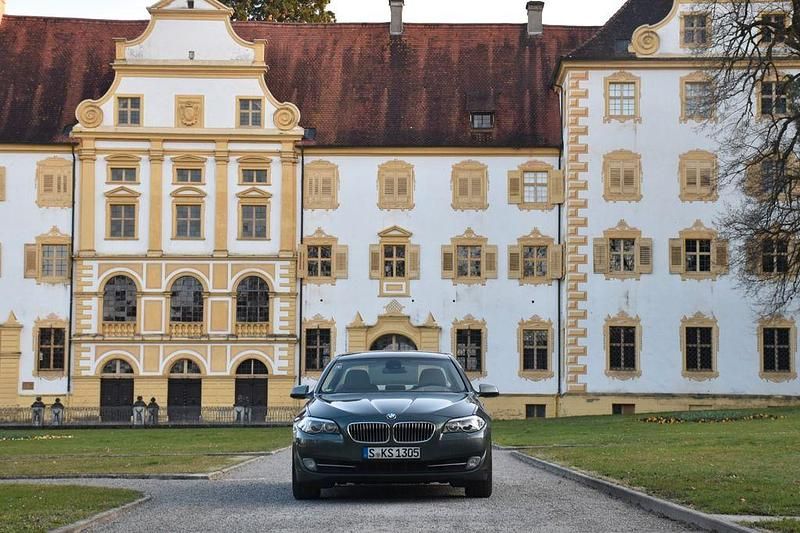 Gebraucht BMW 520 Performance 184 PS (135 kW) 2011 Grau Limousine