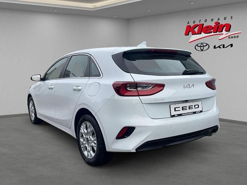 Neu Kia Ceed Vision 140 PS (102 kW) 2025 Weiß Kleinwagen