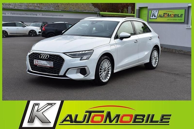 Weiss Gebraucht 2021 Audi A3 Sportback e-tron Advanced Kleinwagen | 22.390 € (Guter Preis) - Bild 1/4