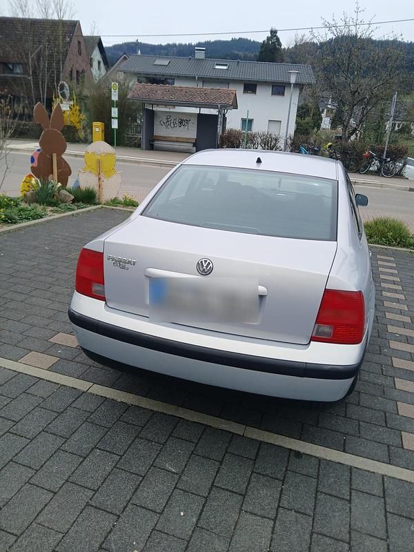 Gebraucht VW Passat 100 PS (73 kW) 1998 Silber Limousine