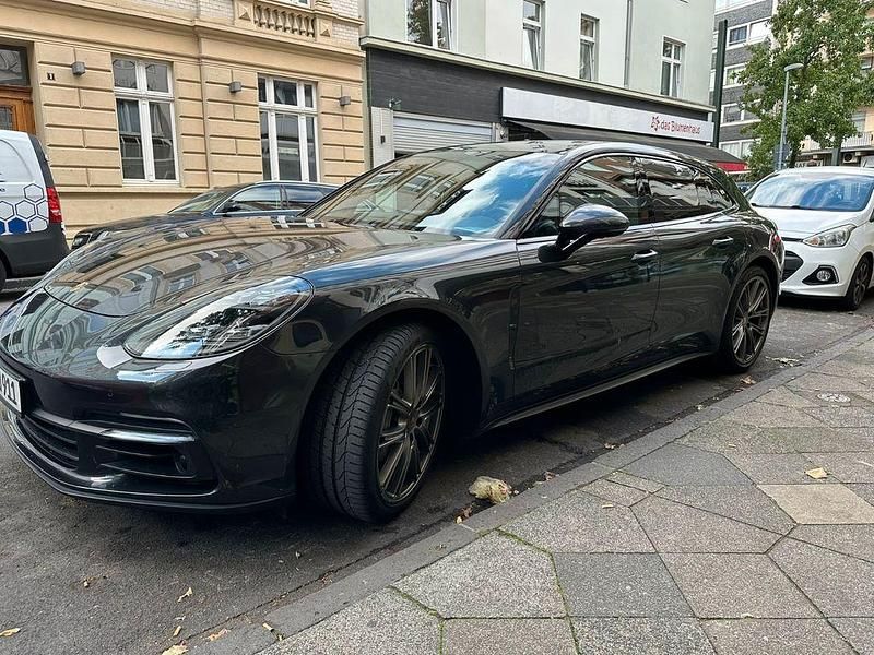 Grau Gebraucht 2018 Porsche Panamera 4S Sport Turismo Limousine | 54.911 € - Bild 1/4
