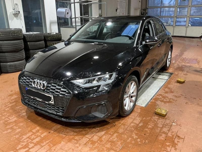 Gebraucht Audi A3 Basis 150 PS (110 kW) 2022 Brillantschwarz Limousine
