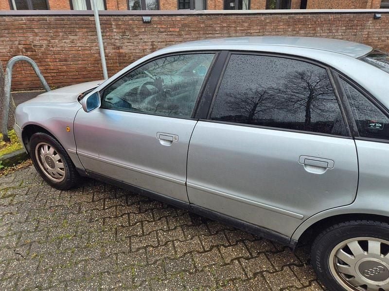 Gebraucht Audi A4 101 PS (74 kW) 1998 Silber Limousine