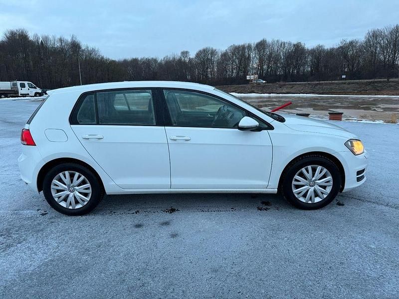 Gebraucht VW Golf Comfortline 125 PS (91 kW) 2015 Weiß Limousine