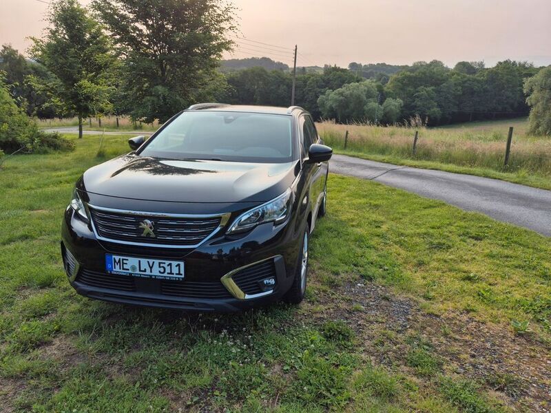 Schwarz Gebraucht 2018 Peugeot 5008 Active Van / Kleinbus | 14.990 € (Guter Preis) - Bild 1/4