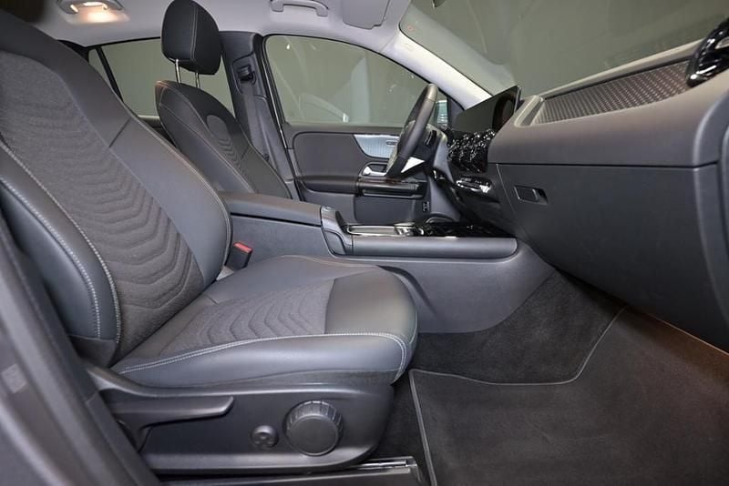 Gebraucht Mercedes GLA180 Advanced 136 PS (100 kW) 2025 Metalliclack mountaingrau SUV