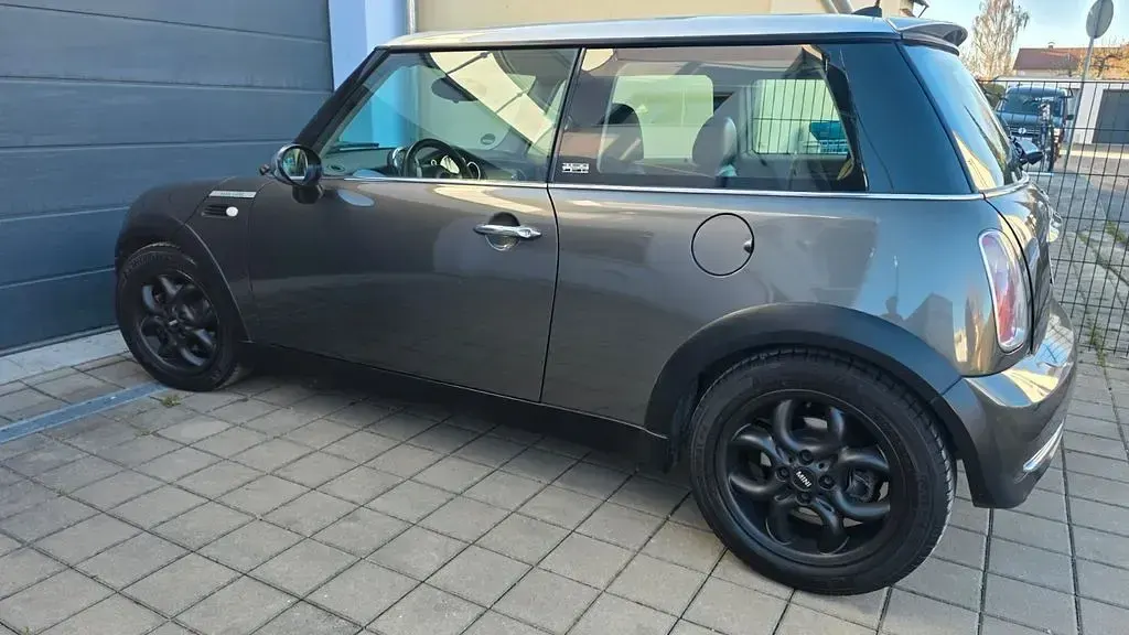 Używany Mini Cooper 116 KM (85 kW) 2005 Szary Hatchback