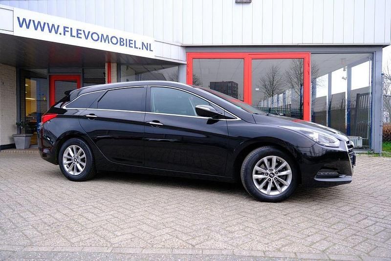 Gebraucht Hyundai i40 116 PS (85 kW) 2016 Schwarz Kombi