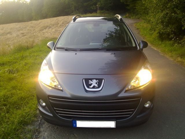 Gebraucht Peugeot 207 125 PS (91 kW) 2011 Grau metallic Kombi
