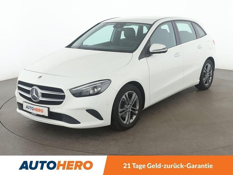 Weiß Gebraucht 2019 Mercedes B180 Style Van / Kleinbus | 18.120 € (Guter Preis) - Bild 1/3