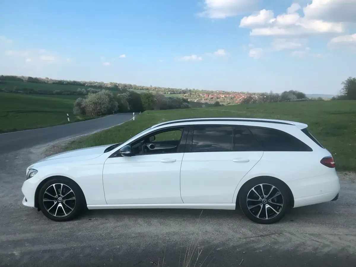 Gebraucht Mercedes E200 Avantgarde 160 PS (117 kW) 2019 Weiß Kombi