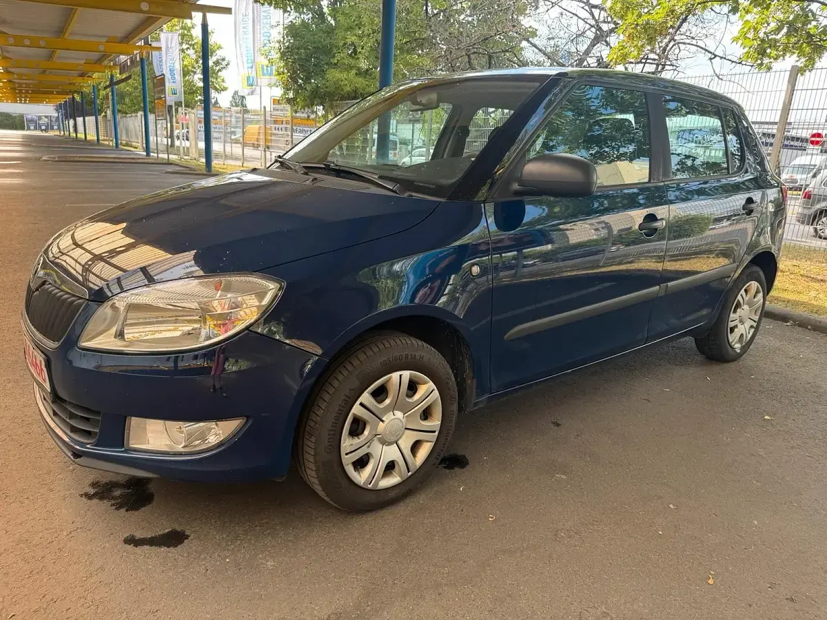 Gebraucht Skoda Fabia 70 PS (51 kW) 2012 Blau Kleinwagen