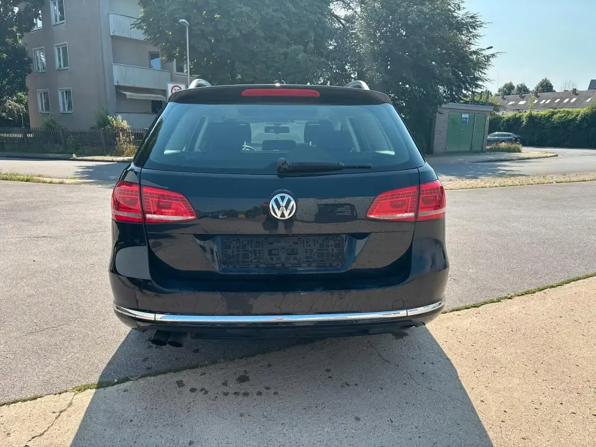 Gebraucht VW Passat Comfortline 160 PS (117 kW) 2011 Deep black perleffekt Kombi