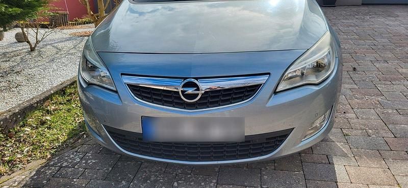 Gebraucht Opel Astra Design Edition 120 PS (88 kW) 2011 Grau Kombi