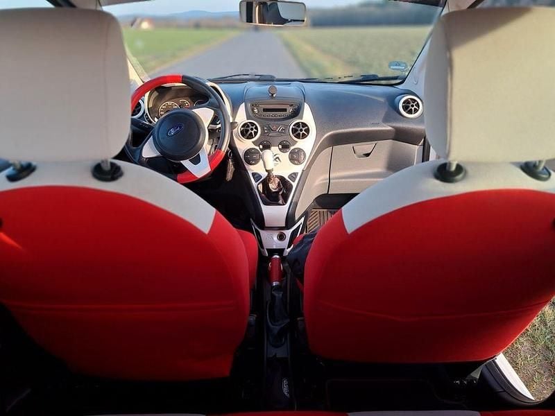 Gebraucht Ford Ka Titanium 69 PS (50 kW) 2011 Weiß Kleinwagen