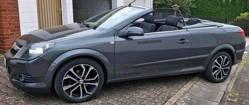 Gebraucht Opel Astra Cabriolet 116 PS (85 kW) 2009 Grau Cabrio