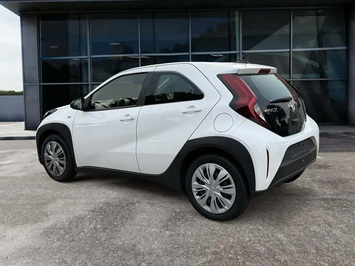 Gebraucht Toyota Aygo X X-play 72 PS (52 kW) 2023 Weiß SUV