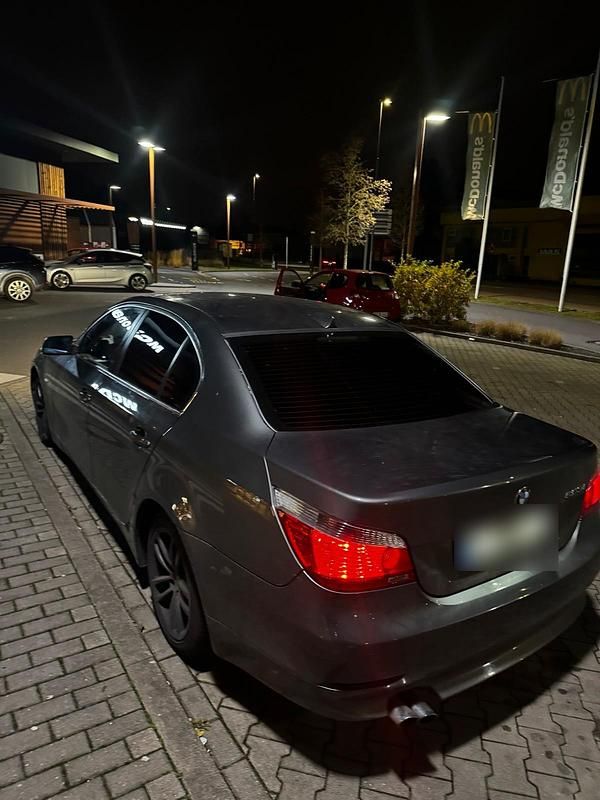 Grau Gebraucht 2008 BMW 523 Limousine | 4.000 € (Fairer Preis) - Bild 1/4