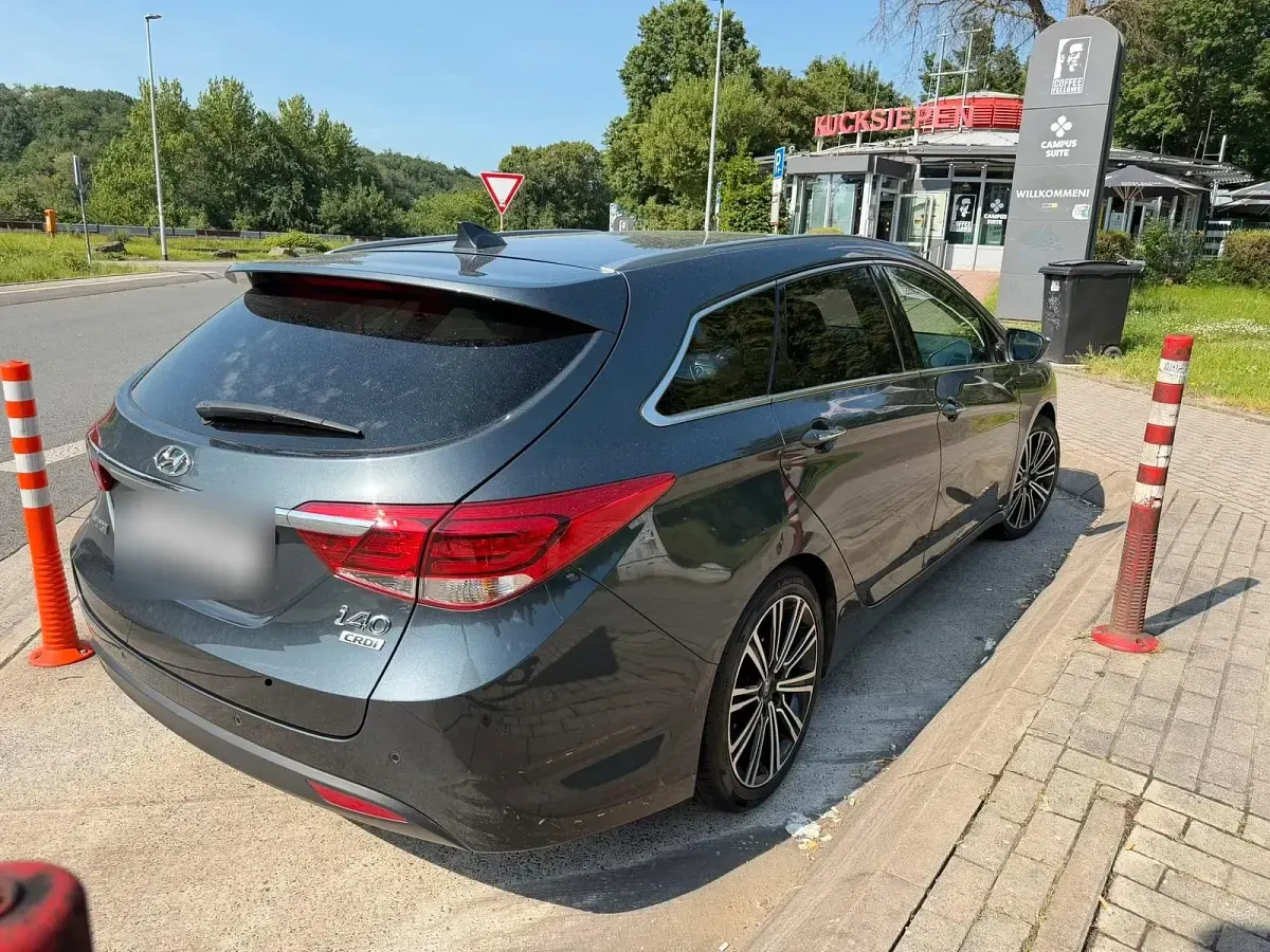 Gebraucht Hyundai i40 141 PS (103 kW) 2016 Grau Kombi