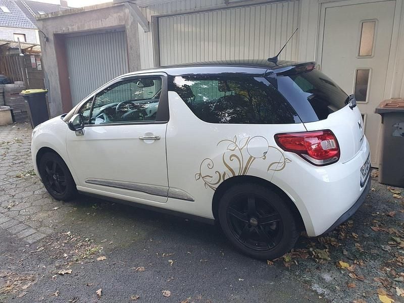 Weiß Gebraucht 2012 Citroën DS3 Kleinwagen | 5.200 € (Superpreis) - Bild 1/4