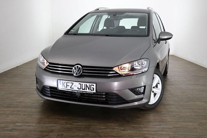 Grau Gebraucht 2014 VW Golf Sportsvan Comfortline Van / Kleinbus | 11.490 € (Fairer Preis) - Bild 1/4