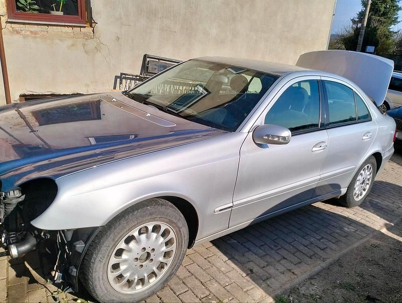 Gebraucht Mercedes E280 177 PS (130 kW) 2005 Silber Limousine
