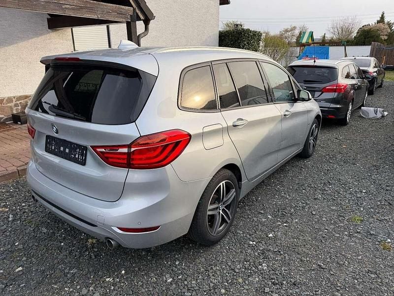 Gebraucht BMW 220 Sport Line 190 PS (139 kW) 2017 Glaciersilber Van / Kleinbus