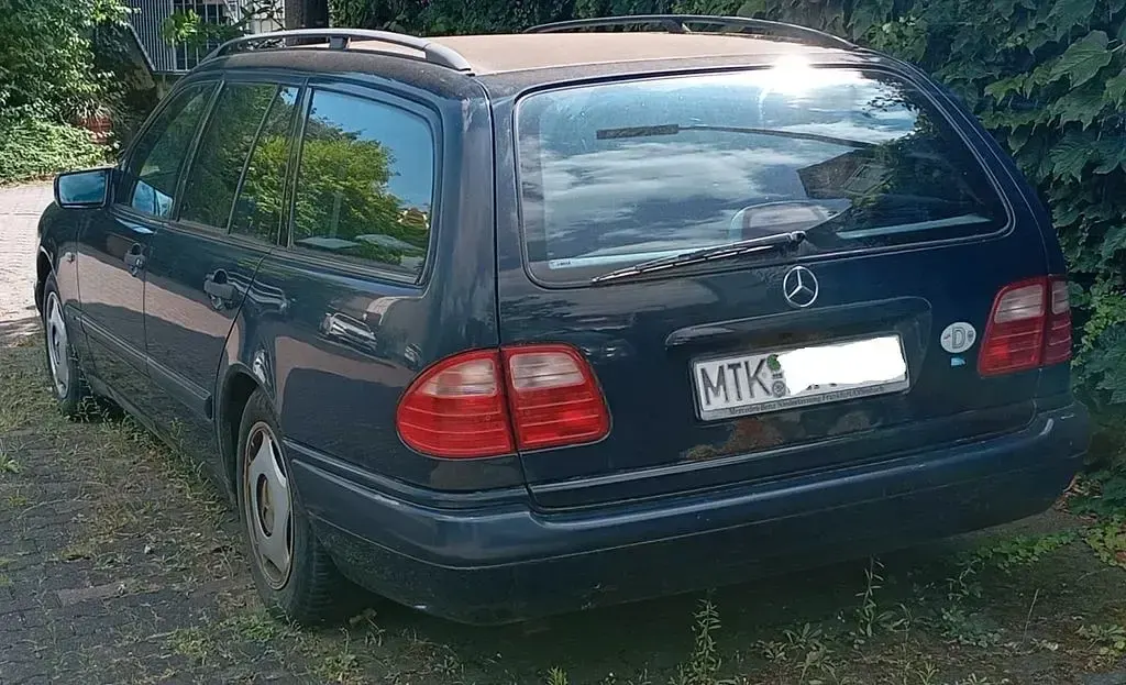 Gebraucht Mercedes E200 Classic 136 PS (100 kW) 1997 Blau Kombi