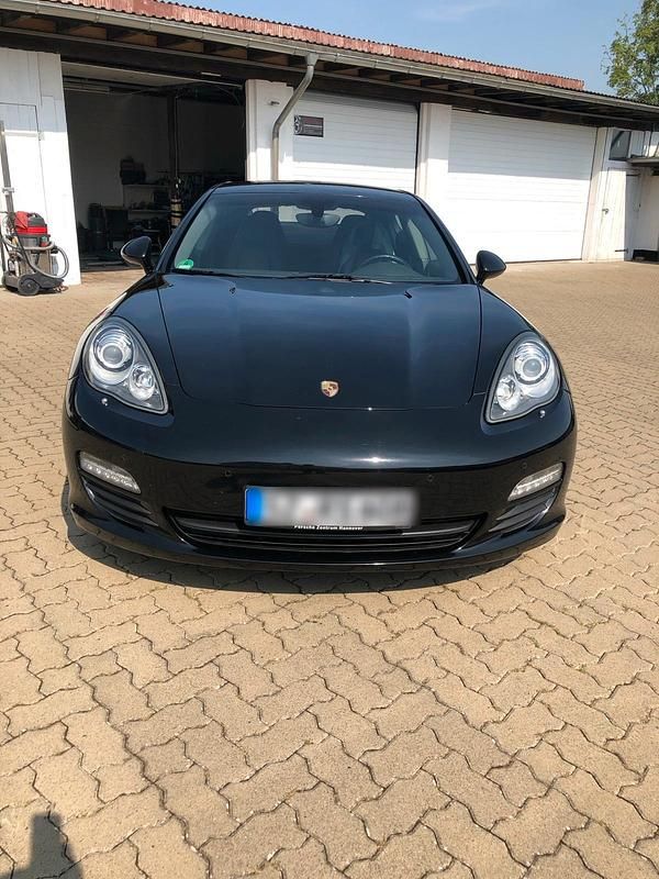 Gebraucht Porsche Panamera 300 PS (220 kW) 2010 Schwarz Kleinwagen