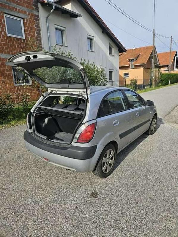 Gebraucht Kia Rio 110 PS (80 kW) 2006 Limousine