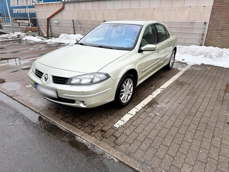 Gebraucht Renault Laguna II 135 PS (99 kW) 2006 Gold Limousine