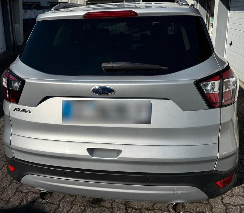 Gebraucht Ford Kuga Cool & Connect 120 PS (88 kW) 2017 Silber SUV