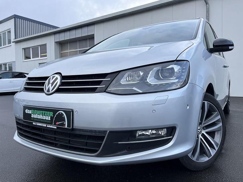 Reflexsilber Gebraucht 2020 VW Sharan Highline Van / Kleinbus | 33.860 € (Etwas zu teuer) - Bild 1/4