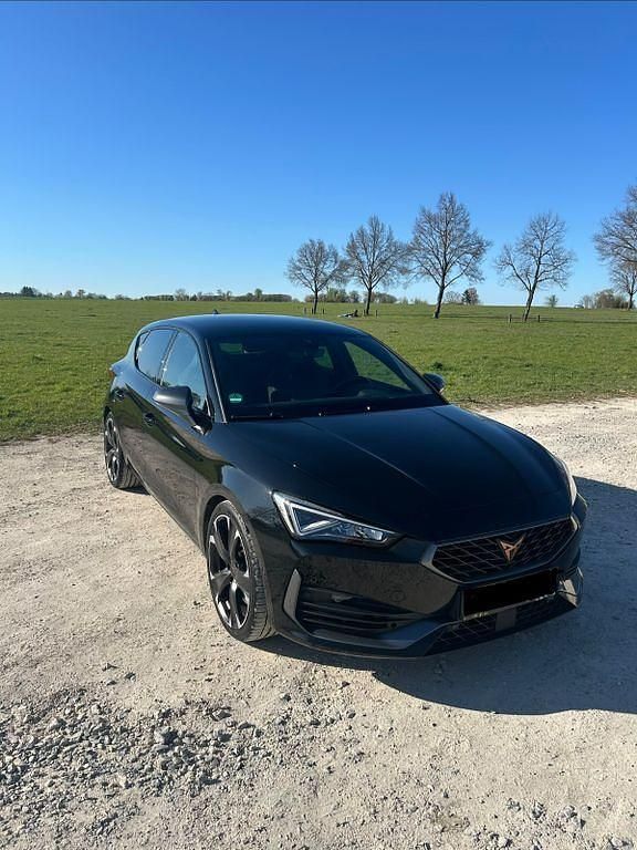 Gebraucht Cupra Leon VZ 300 PS (220 kW) 2022 Schwarz Limousine