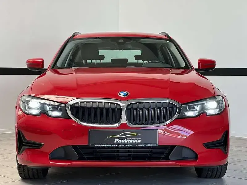 Gebraucht BMW 318 Advantage 150 PS (110 kW) 2022 Rot Kombi
