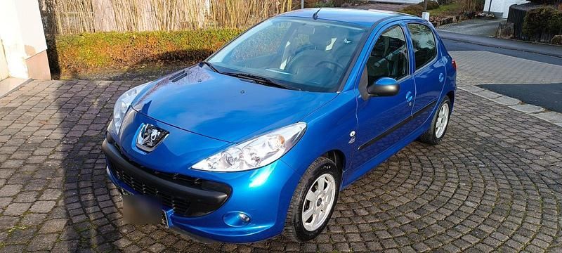 Gebraucht Peugeot 206+ 73 PS (53 kW) 2011 Blau Kleinwagen