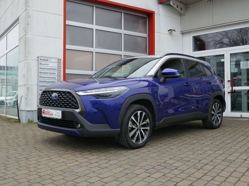 Blau Gebraucht 2023 Toyota Corolla Cross Team SUV | 31.900 € (Guter Preis) - Bild 1/4