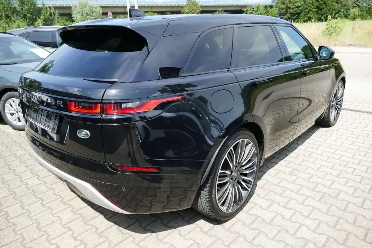 Gebraucht Land Rover Range Rover Velar R-Dynamic 204 PS (150 kW) 2023 Santorini black SUV