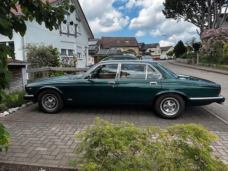 Grün Gebraucht 1981 Jaguar XJ6 Limousine | 17.500 € - Bild 1/4