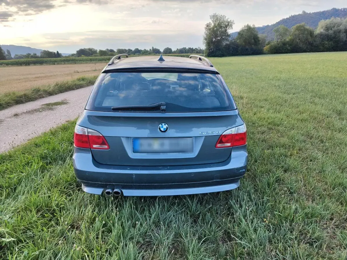 Gebraucht BMW 525 177 PS (130 kW) 2004 Grau Kombi