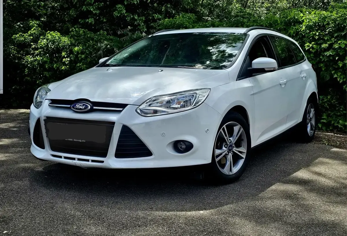 Gebraucht Ford Focus 100 PS (73 kW) 2014 Weiß Kombi