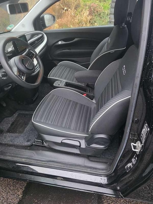 Gebraucht Fiat 500e Action 69 kW (95 PS) 2021 Schwarz Limousine