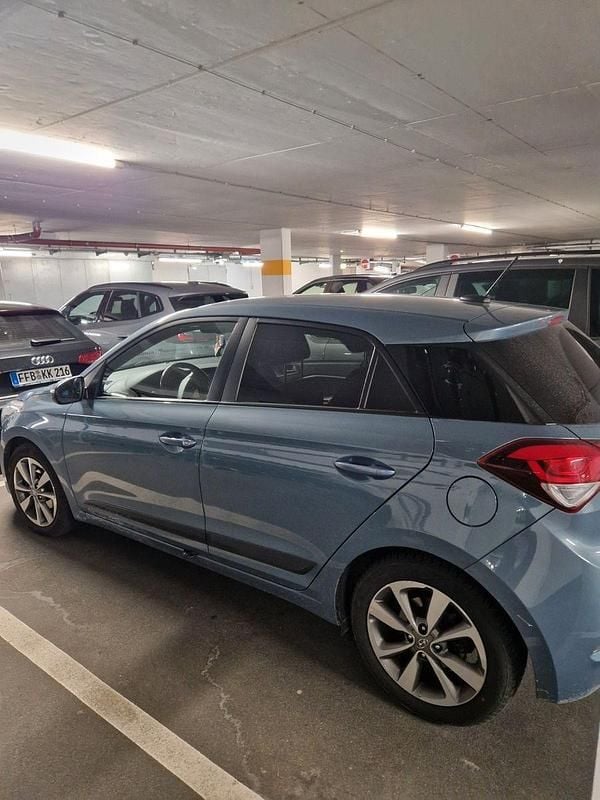 Grau Gebraucht 2018 Hyundai i20 YES! Kleinwagen | 8.000 € (Guter Preis) - Bild 1/4